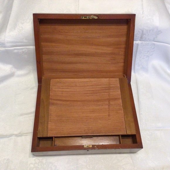 Burled veneer 19th century lap desk. - Picture 6 of 11